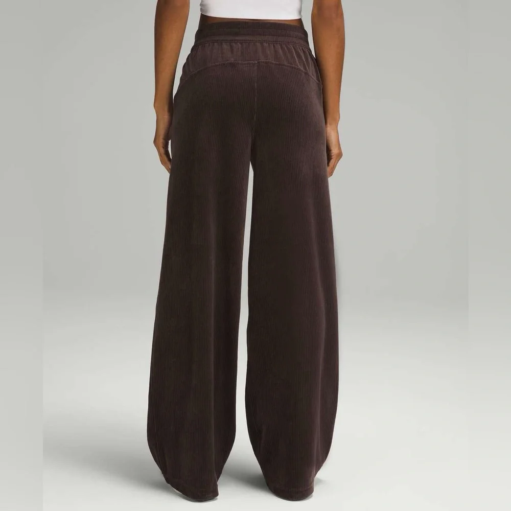 NWT Lululemon Scuba Mid-Rise Wide-Leg Pant *Velvet Cord Espresso Size 12‎